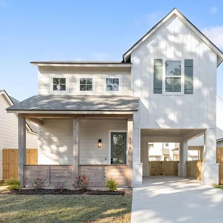 New Cottage Near Sports Complex With King Beds